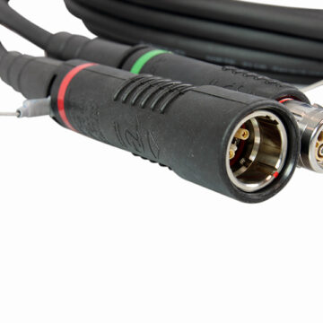 Cable SMPTE 304 de c&aacute;mara terminado: conectores macho y hembra con capuchones