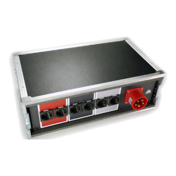 Power distro in flight case: red three-phase CEE inlet and 6 Schuko on 3 colour-labelled phases