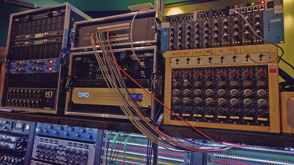 STUDIO WORLD INTERVIEW | COMEBACK STUDIOS - Pinanson