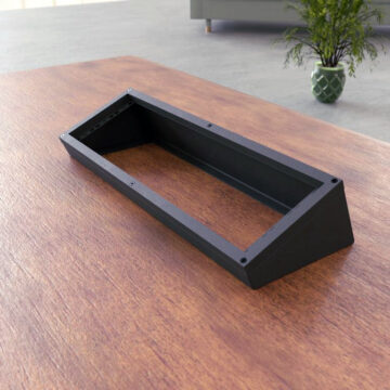 Caja de conexiones para mesa de reuniones angulada, para paneles de rack 19&Prime; a medida &ndash; P&iacute;nanson WR SM