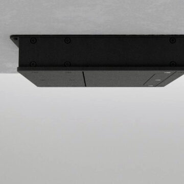 Caja de conexiones de techo negra, cerrada, vista lateral &ndash; P&iacute;nanson CUBOID T