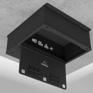 Caja de conexiones de techo con la tapa abierta, para audio, v&iacute;deo, red y corriente &ndash; P&iacute;nanson CUBOID T