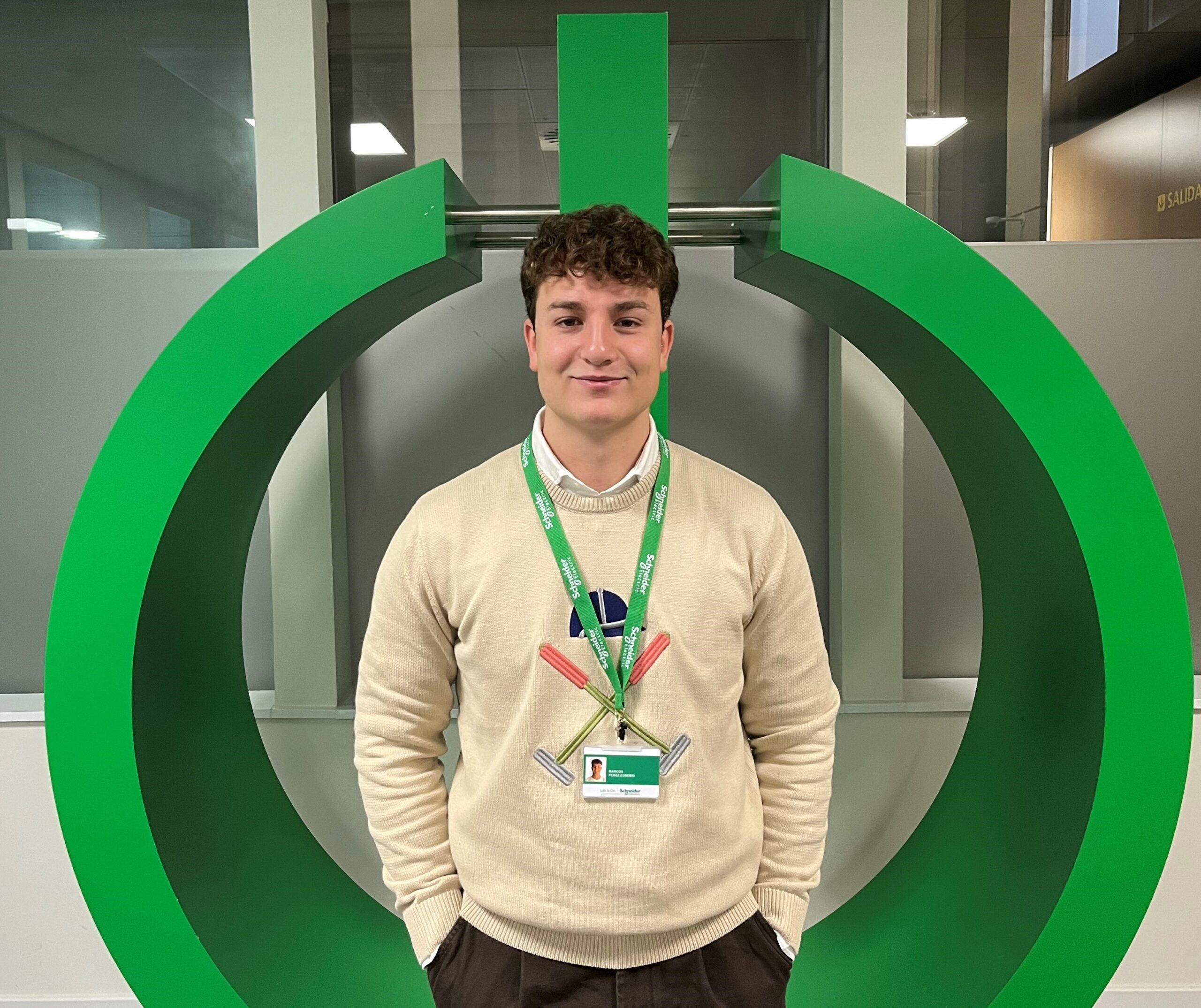 INGENIERO ELECTRÓNICO EN SCHENEIDER MARCOS PEREZ 